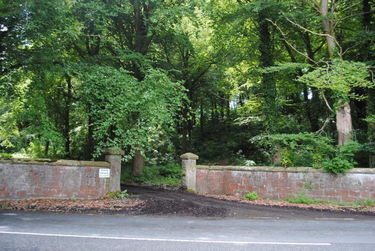 Penbedw Uchaf Estate - Rural Retreats, Tennis โมลด์ ภายนอก รูปภาพ