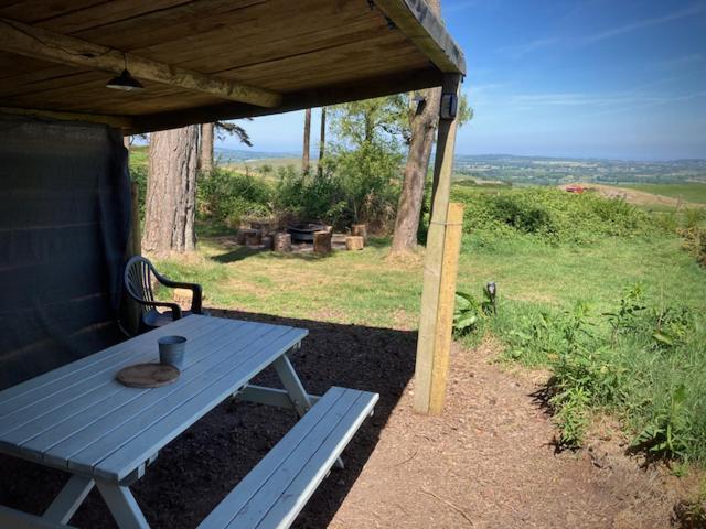 Penbedw Uchaf Estate - Rural Retreats, Tennis โมลด์ ภายนอก รูปภาพ
