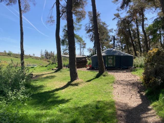 Penbedw Uchaf Estate - Rural Retreats, Tennis โมลด์ ภายนอก รูปภาพ
