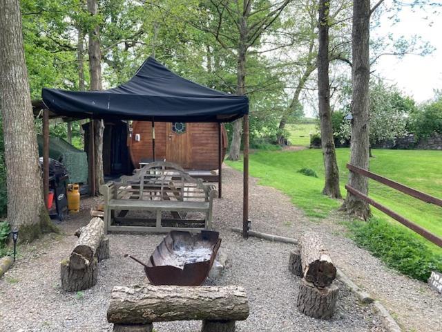 Penbedw Uchaf Estate - Rural Retreats, Tennis โมลด์ ภายนอก รูปภาพ